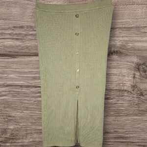 Chic Sage Green Ribbed Midi Skirt with Front Button Detail Size Large